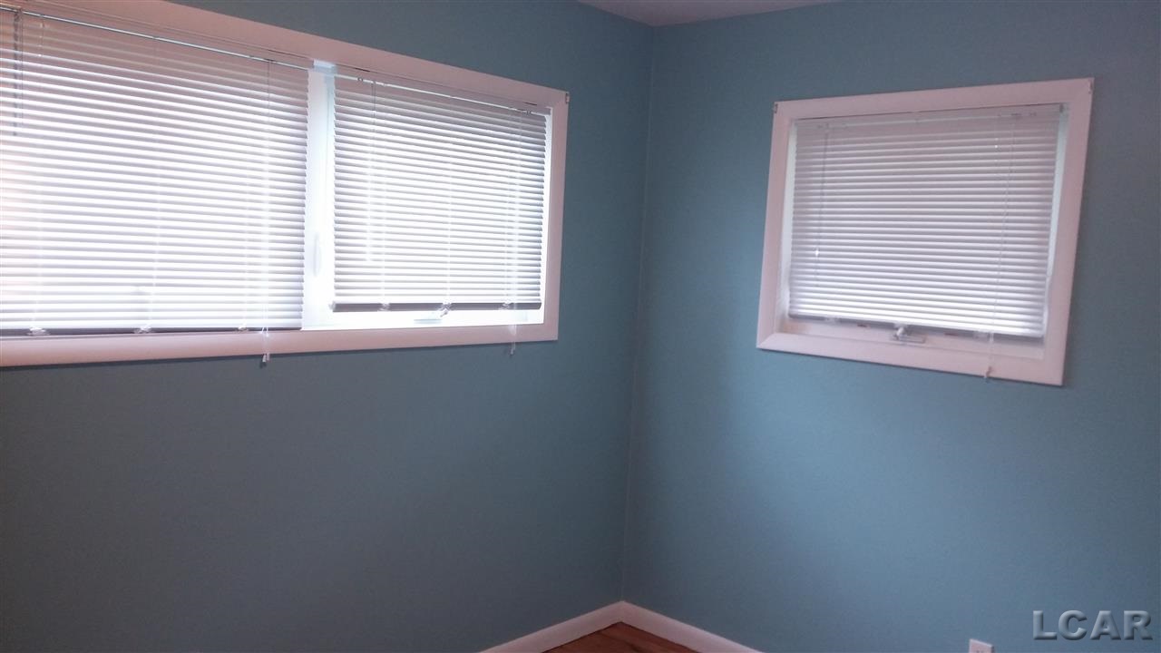 502 Riverside Avenue Adrian, MI 49221 - Photo 9 of 15 31215685-8.JPG