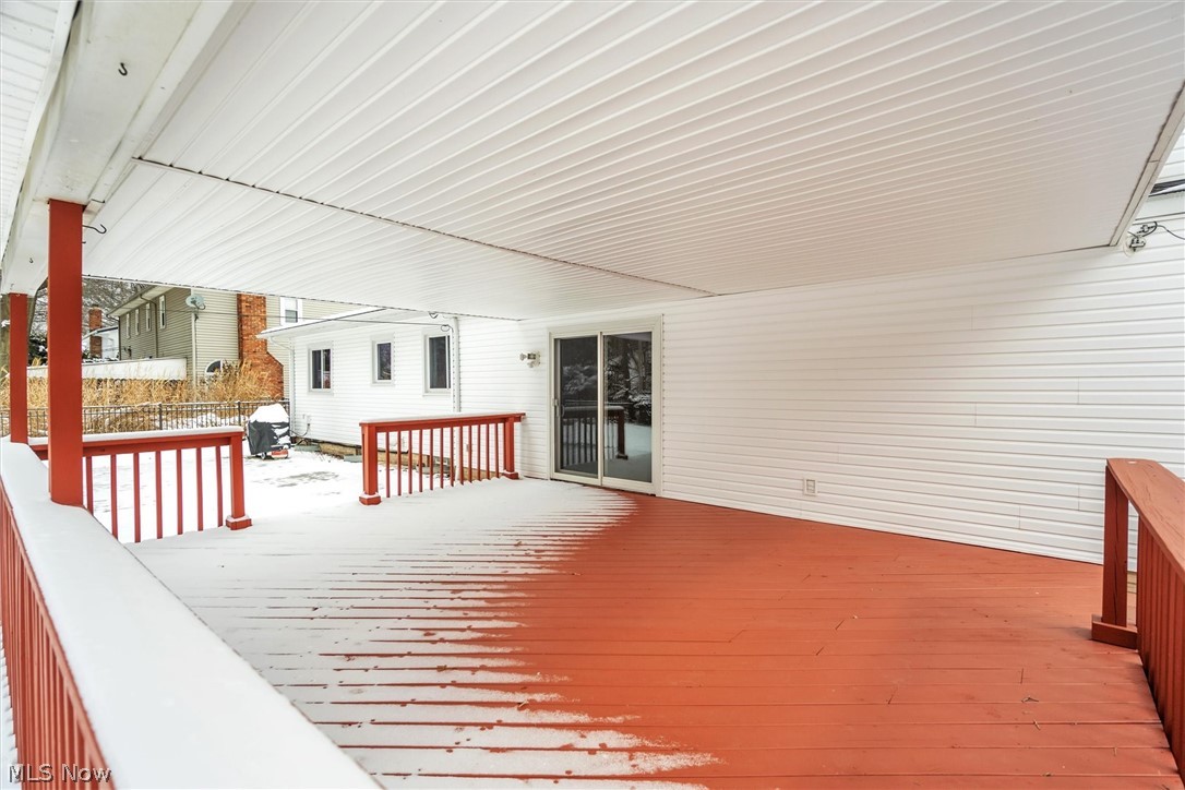 1050 Roland Road Cleveland, OH 44124 - Photo 28 of 32 Deck