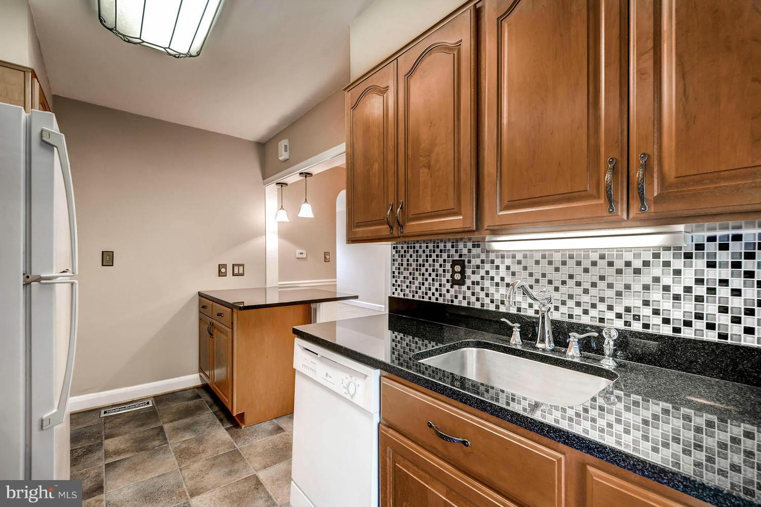 1817 Glen Ridge Road Parkville, MD 21286 - Photo 14 of 30 Mosaic glass tile backsplash