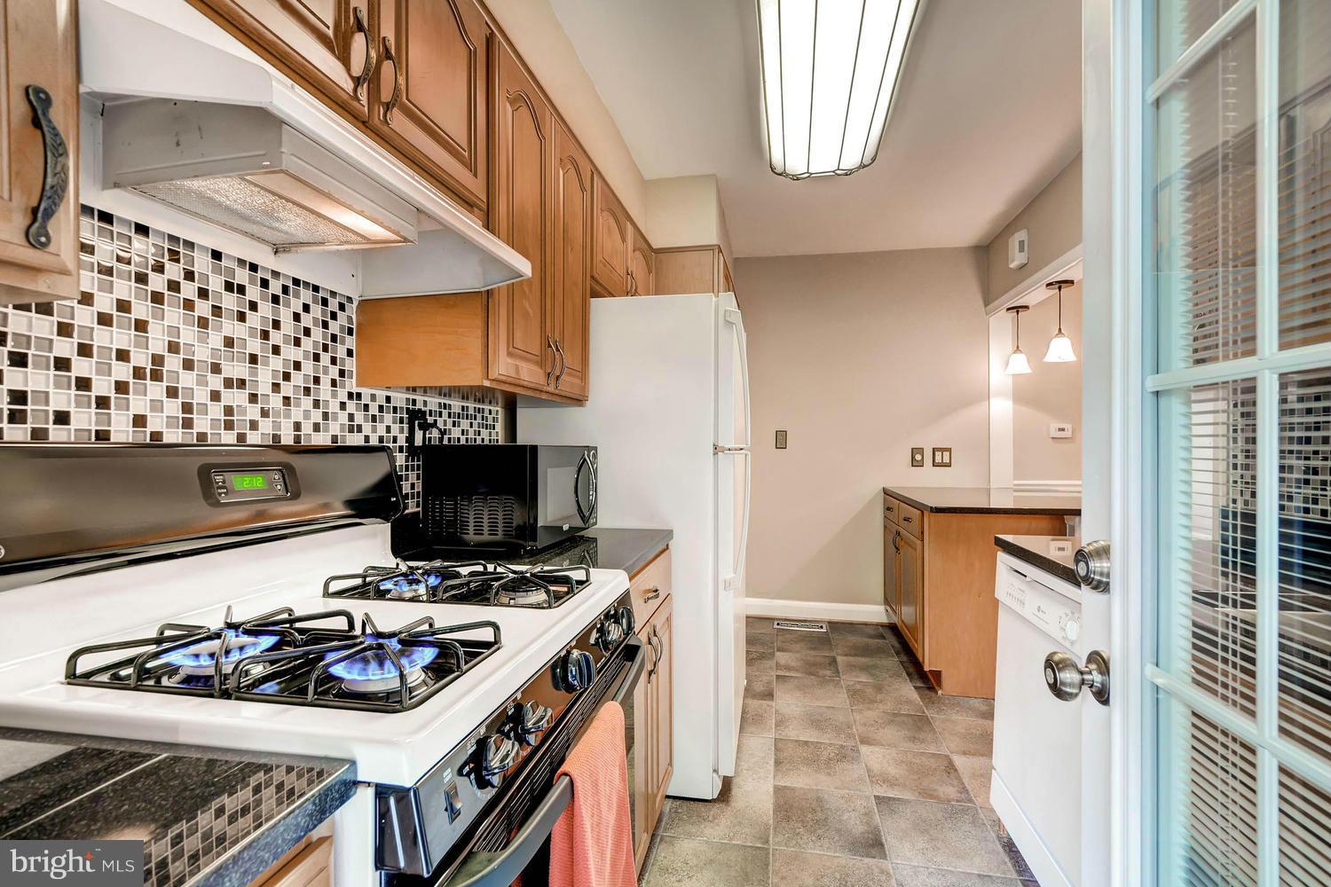 1817 Glen Ridge Road Parkville, MD 21286 - Photo 15 of 30 Kitchen is in excellent condition