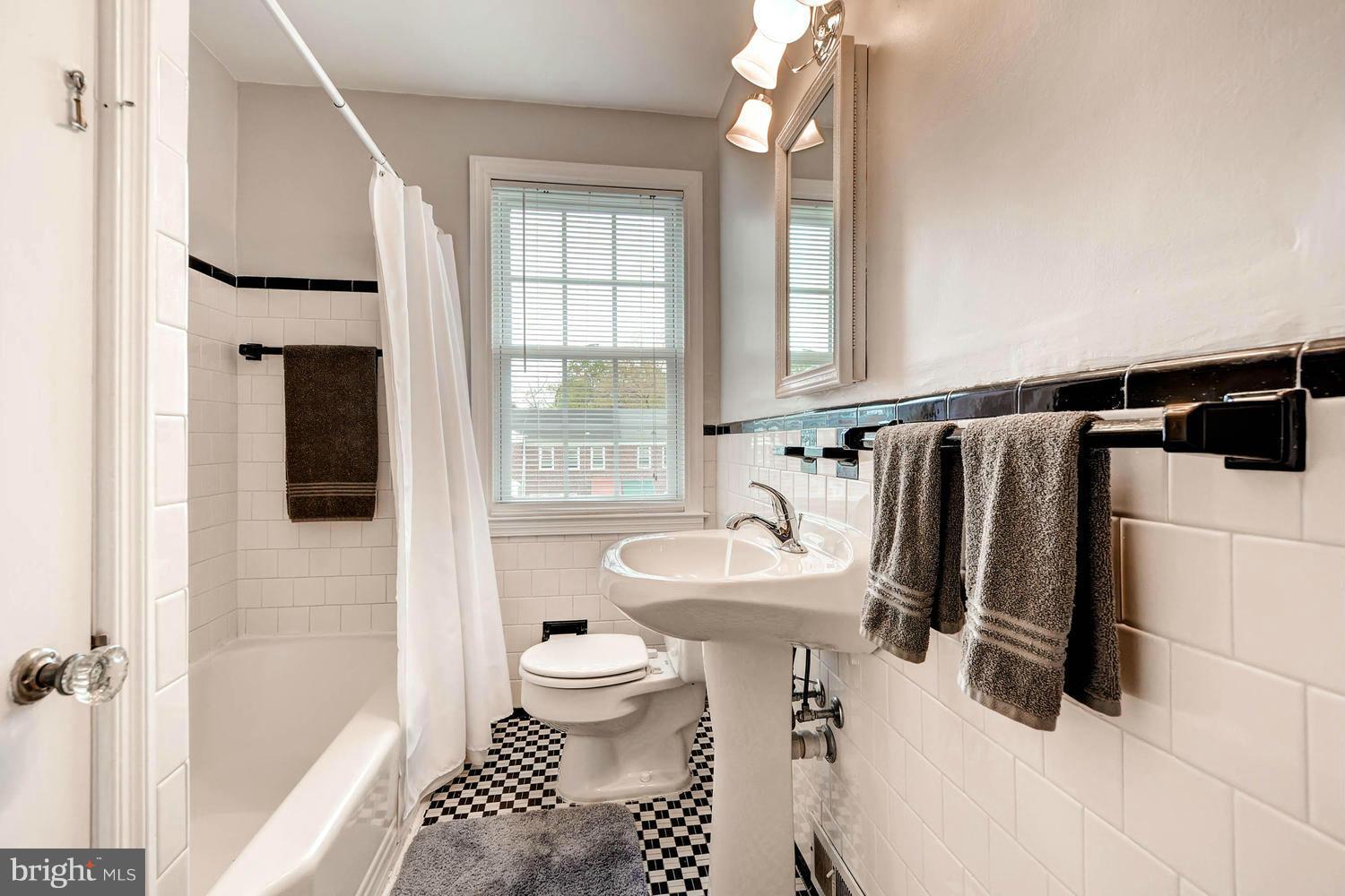 1817 Glen Ridge Road Parkville, MD 21286 - Photo 20 of 30 Bathroom is nicely updated.