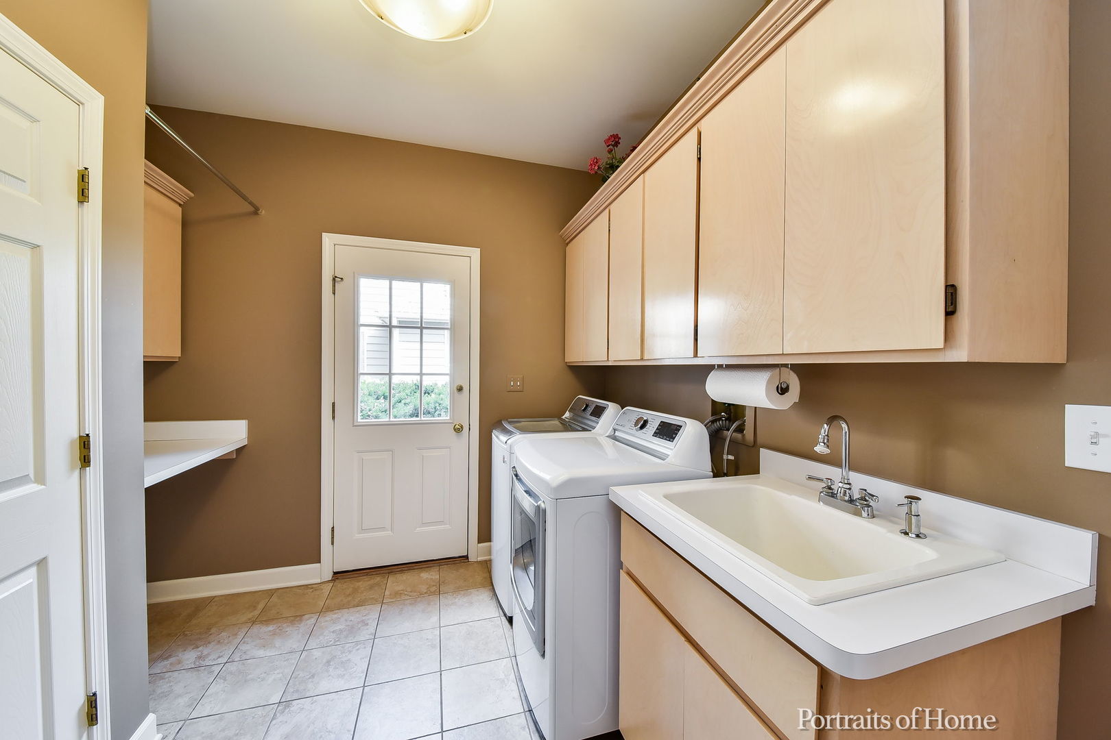 674 East Gartner Road Naperville, IL 60540 - Photo 15 of 36 a utility room with sink dryer and washer