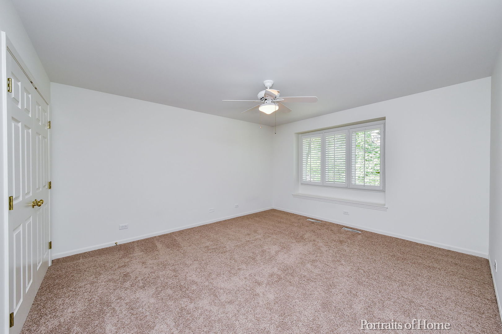 674 East Gartner Road Naperville, IL 60540 - Photo 25 of 36 an empty room with windows and ceiling fan view