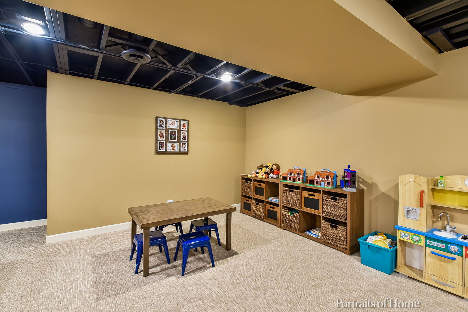 674 East Gartner Road Naperville, IL 60540 - Photo 31 of 36 a view of livingroom with furniture
