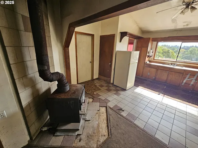 a view of a storage & utility room