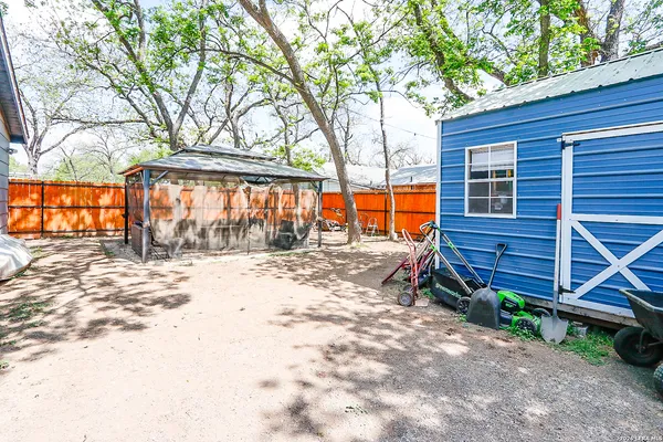 $185,000 | 410 North Crisp Street, Uvalde, TX 78801