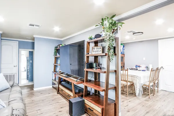 $185,000 | 410 North Crisp Street, Uvalde, TX 78801