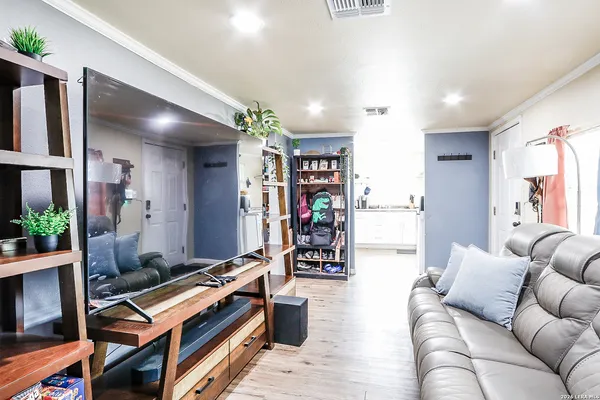 $185,000 | 410 North Crisp Street, Uvalde, TX 78801