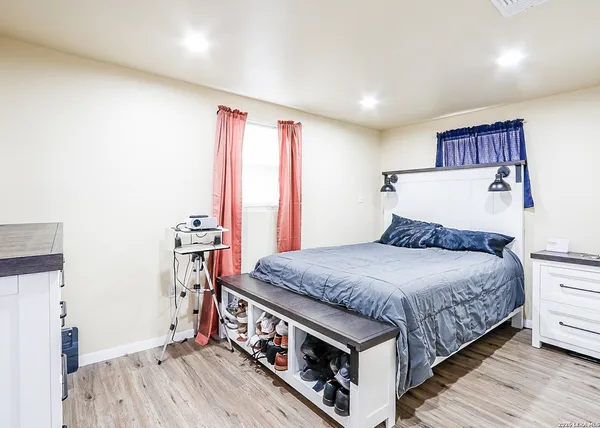$185,000 | 410 North Crisp Street, Uvalde, TX 78801