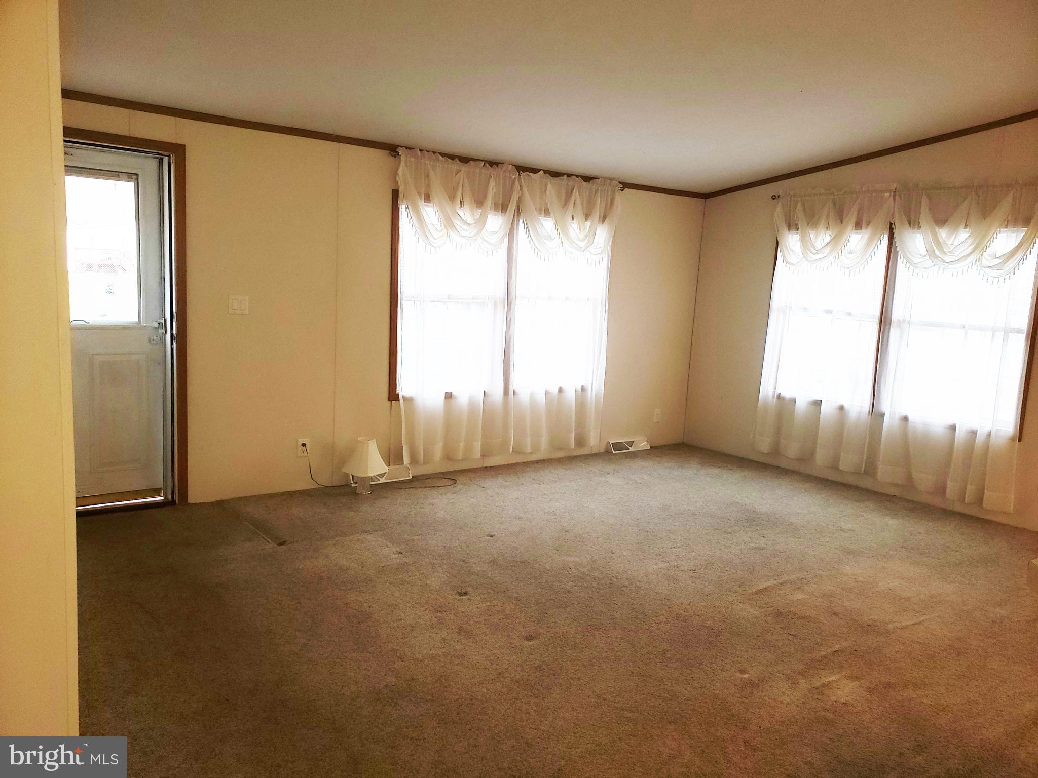 2 Fawn Way Elkton, MD 21921 - Photo 5 of 14 Living room