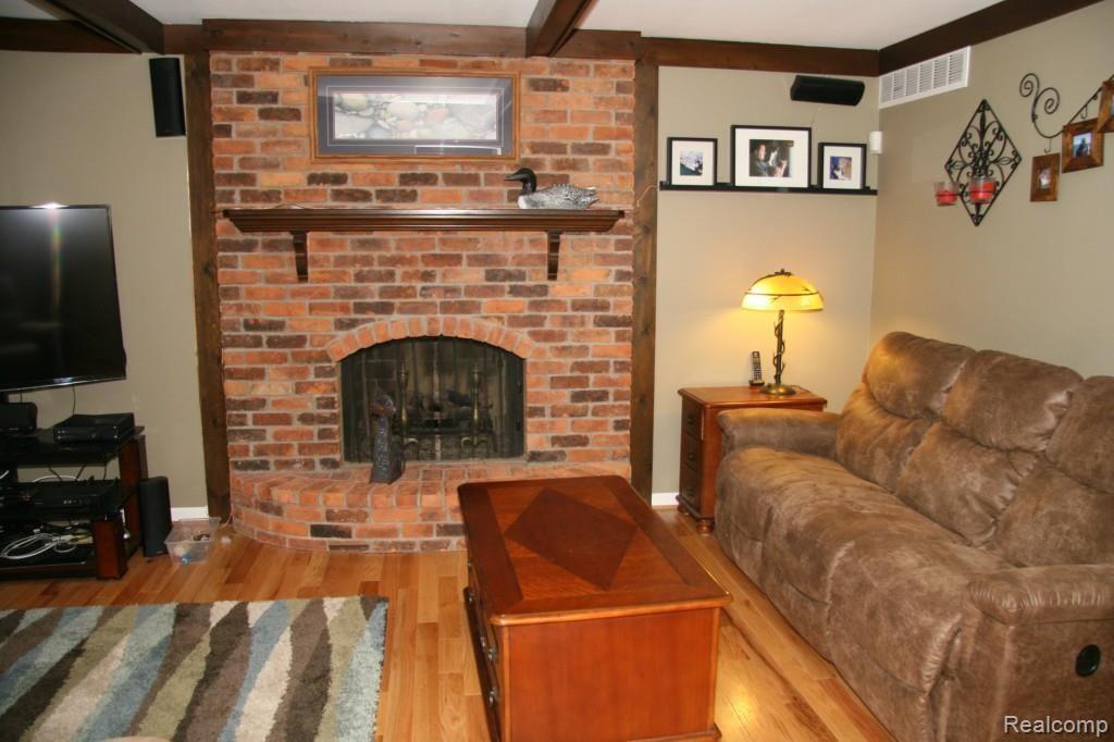 2734 Hillendale Drive Rochester Hills, MI 48309 - Photo 9 of 24