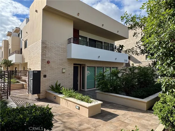 $628,000 | 2428 East Del Mar Boulevard, Unit 101, Pasadena, CA 91107