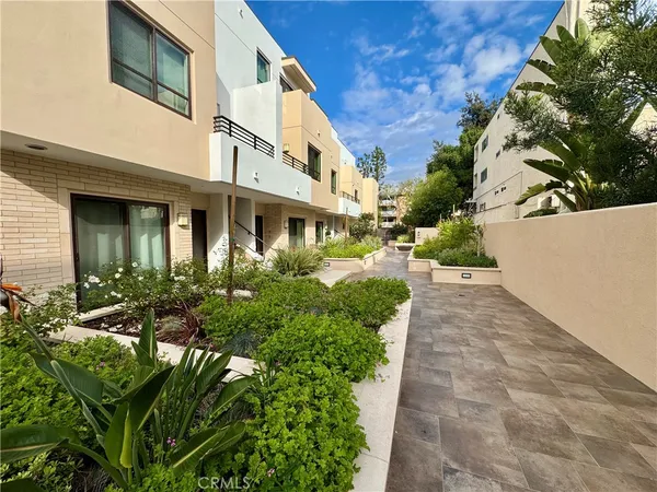 $628,000 | 2428 East Del Mar Boulevard, Unit 101, Pasadena, CA 91107