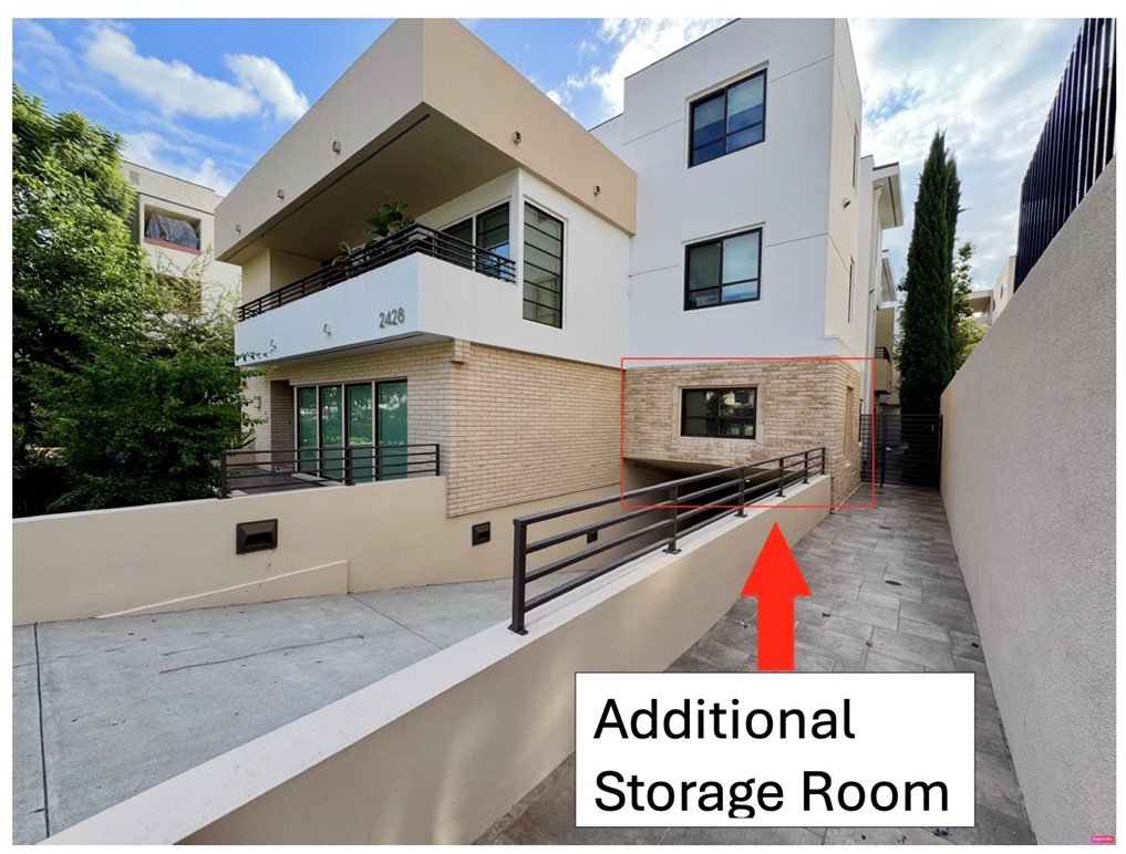 2428 East Del Mar Boulevard, Unit 101 Pasadena, CA 91107 - Photo 18 of 19 a view of a back yard of the house