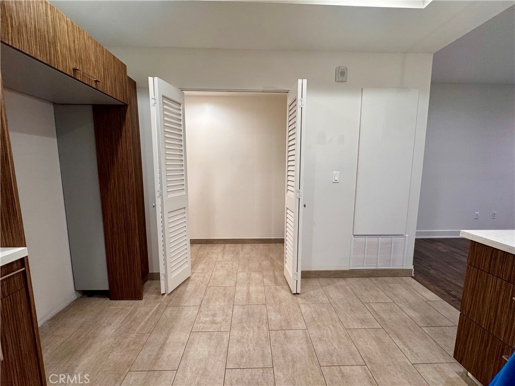 2428 East Del Mar Boulevard, Unit 101 Pasadena, CA 91107 - Photo 8 of 19 a view of an empty room with closet and a window