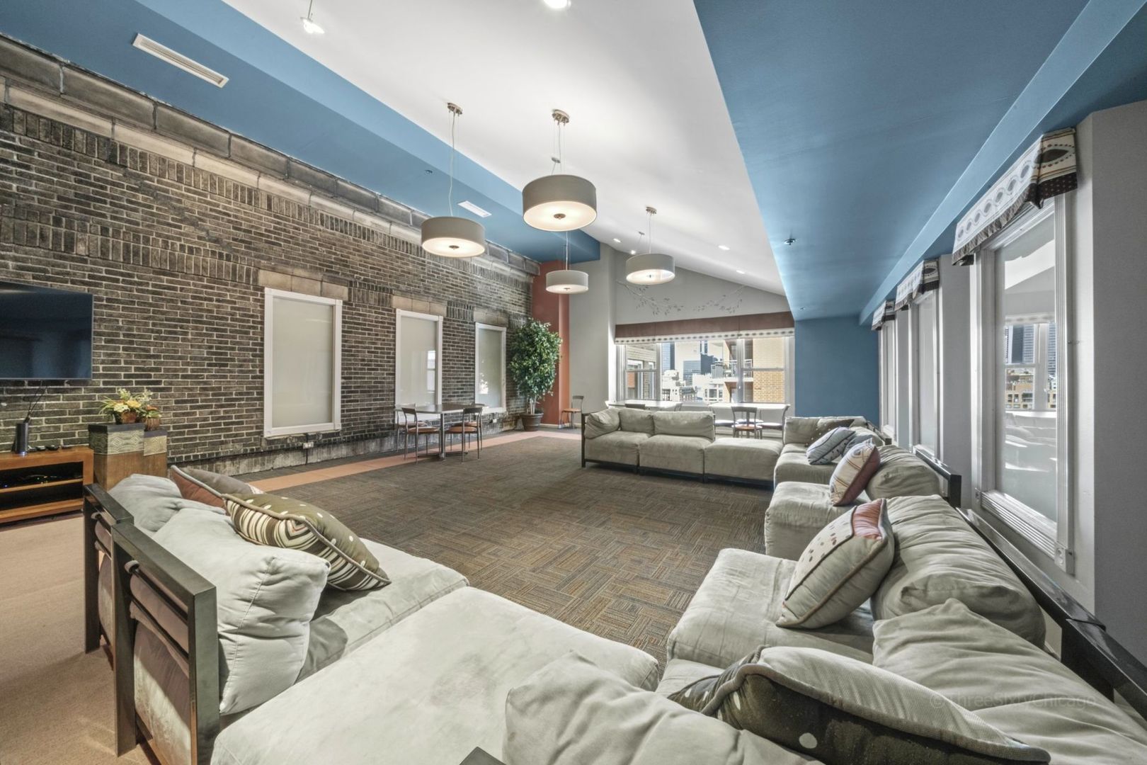 40 East 9th Street, Unit 402 Chicago, IL 60605 - Photo 20 of 24 a living room with furniture and a flat screen tv