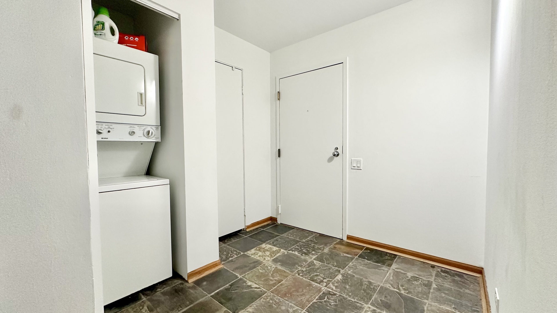 40 East 9th Street, Unit 402 Chicago, IL 60605 - Photo 4 of 24 a view of utility room