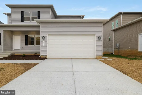 $599,000 | 211 Princess Caroline Court, Edinburg, VA 22824