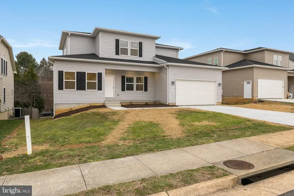 $599,000 | 211 Princess Caroline Court, Edinburg, VA 22824