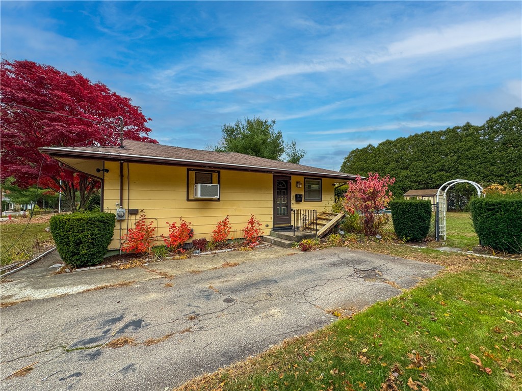 219 Dawn Boulevard Woonsocket, RI 02895 - Photo 3 of 18