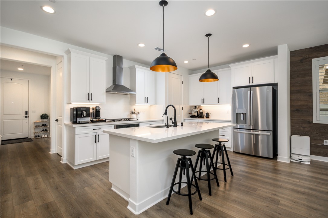 2821 Bridgetide Road Corona, CA 92883 - Photo 4 of 38 Kitchen