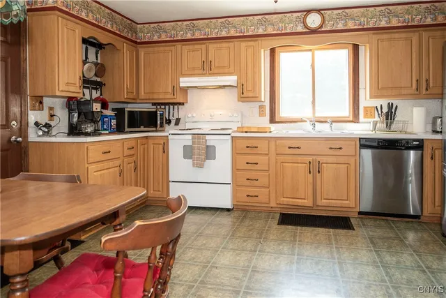 $300,000 | 8762 Grange Hill Road, Paris, NY 13456