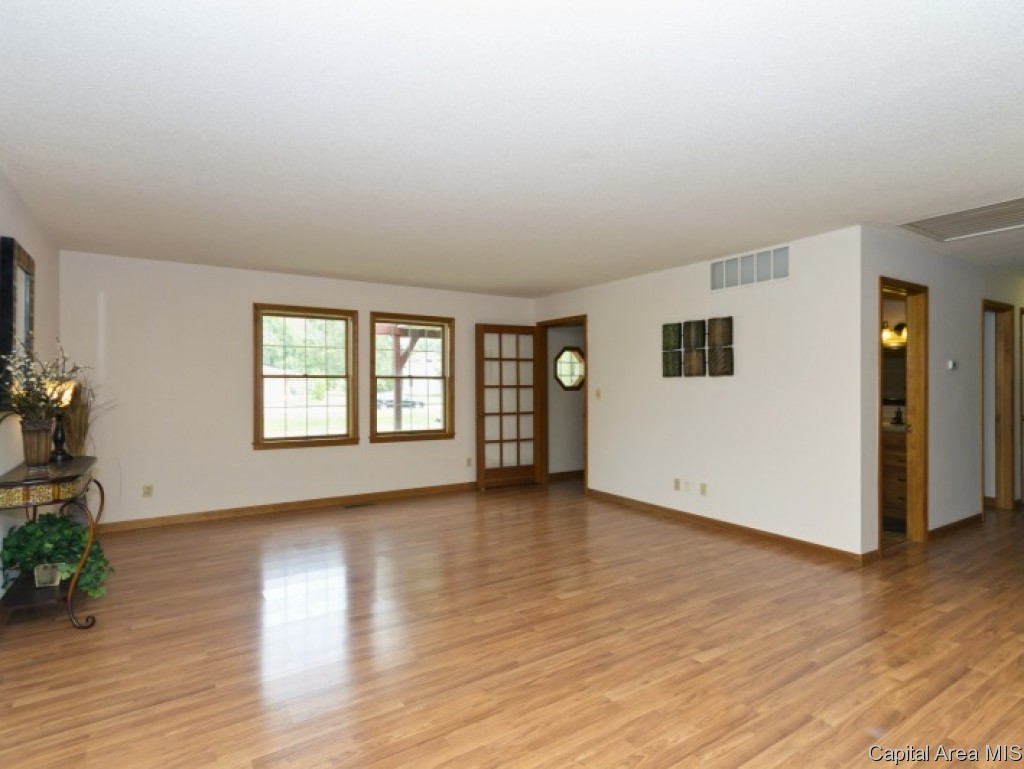 5 Florence Road Rochester, IL 62563 - Photo 3 of 22