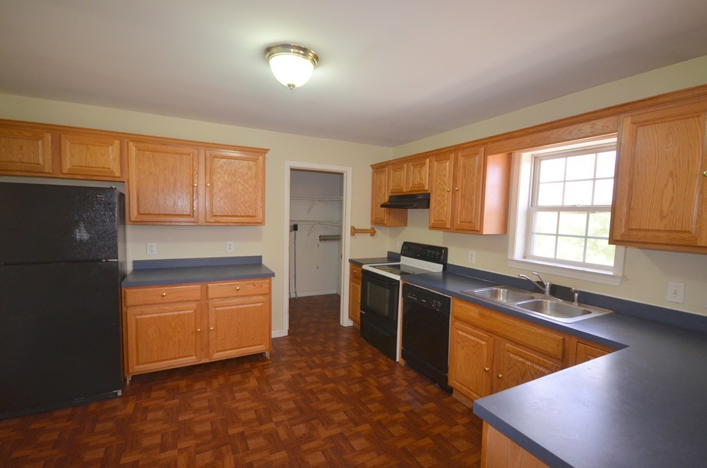 17 Bay Path Road Belchertown, MA 01007 - Photo 8 of 28
