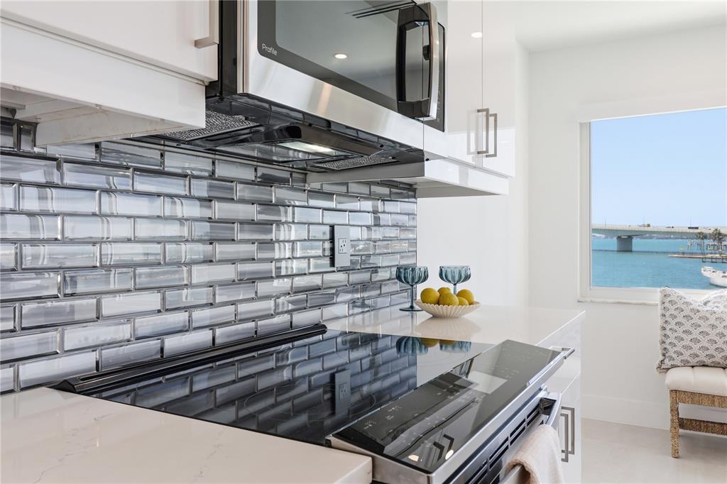 226 Golden Gate Point, Unit 34 Sarasota, FL 34236 - Photo 23 of 50