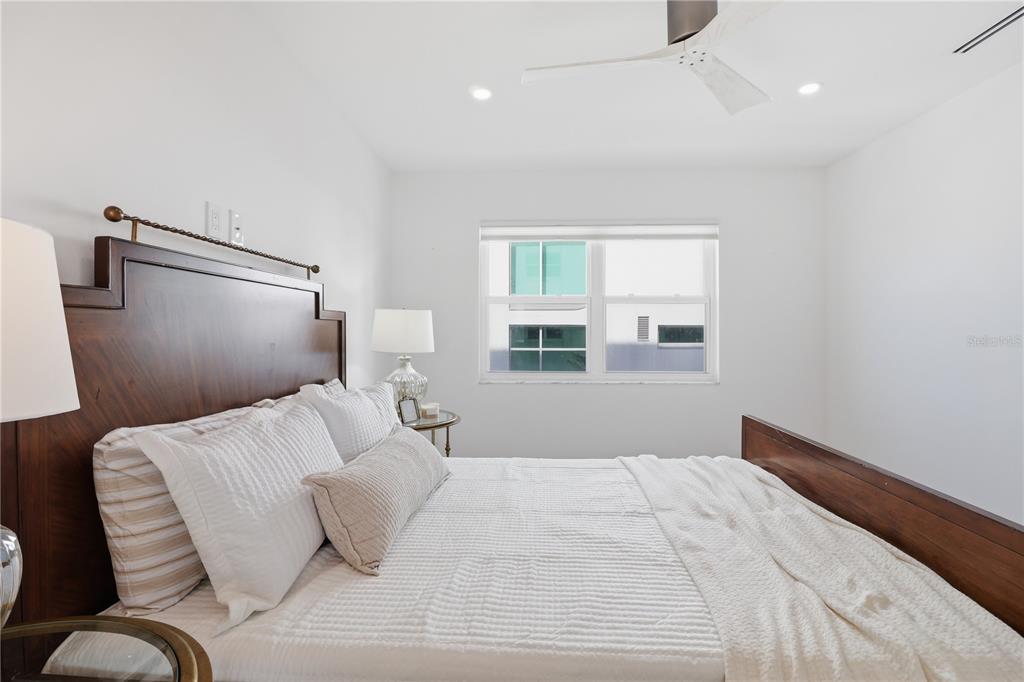 226 Golden Gate Point, Unit 34 Sarasota, FL 34236 - Photo 28 of 50