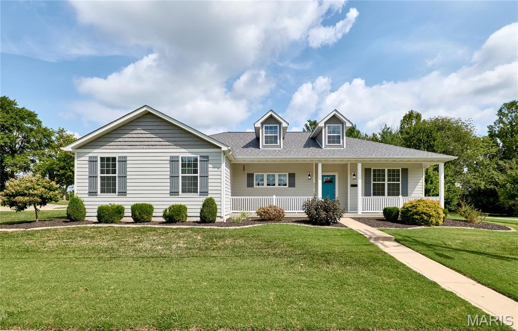 327 East 4th Street Waterloo, IL 62298 - Photo 1 of 29