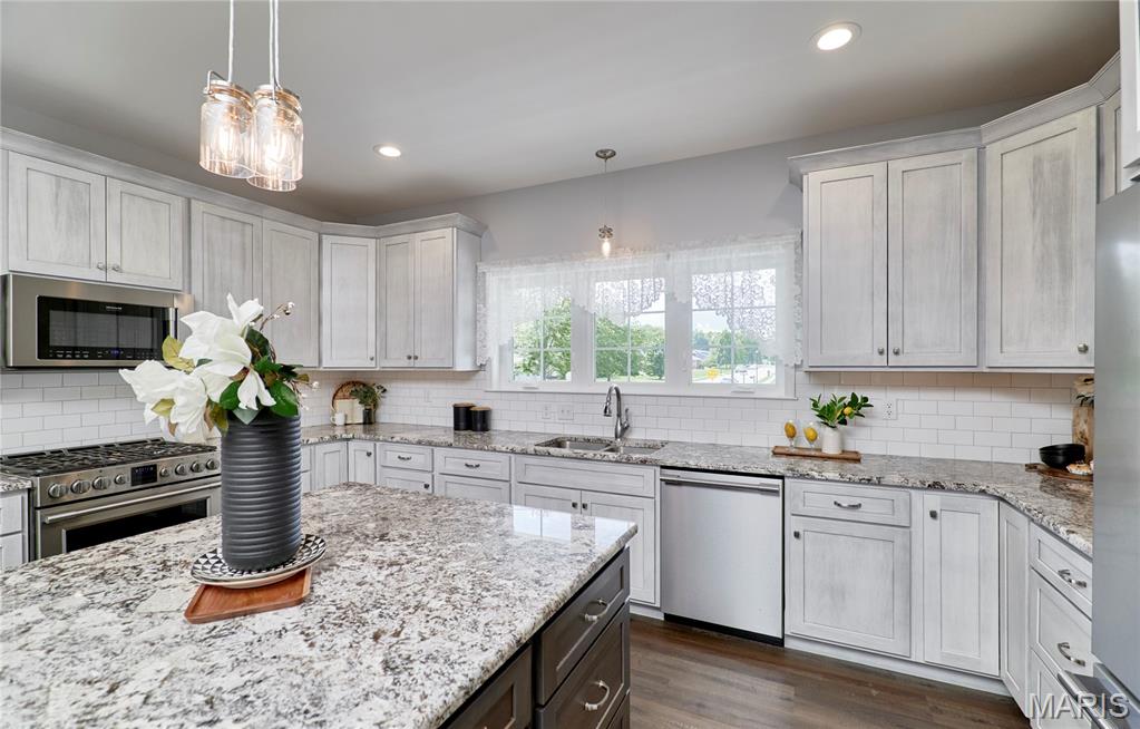 327 East 4th Street Waterloo, IL 62298 - Photo 11 of 29