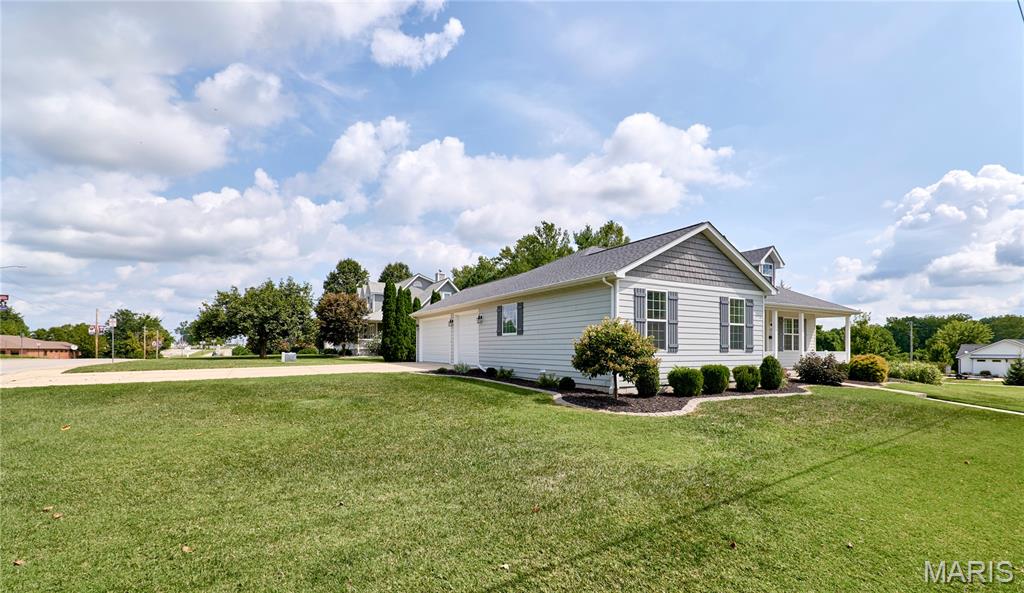 327 East 4th Street Waterloo, IL 62298 - Photo 3 of 29