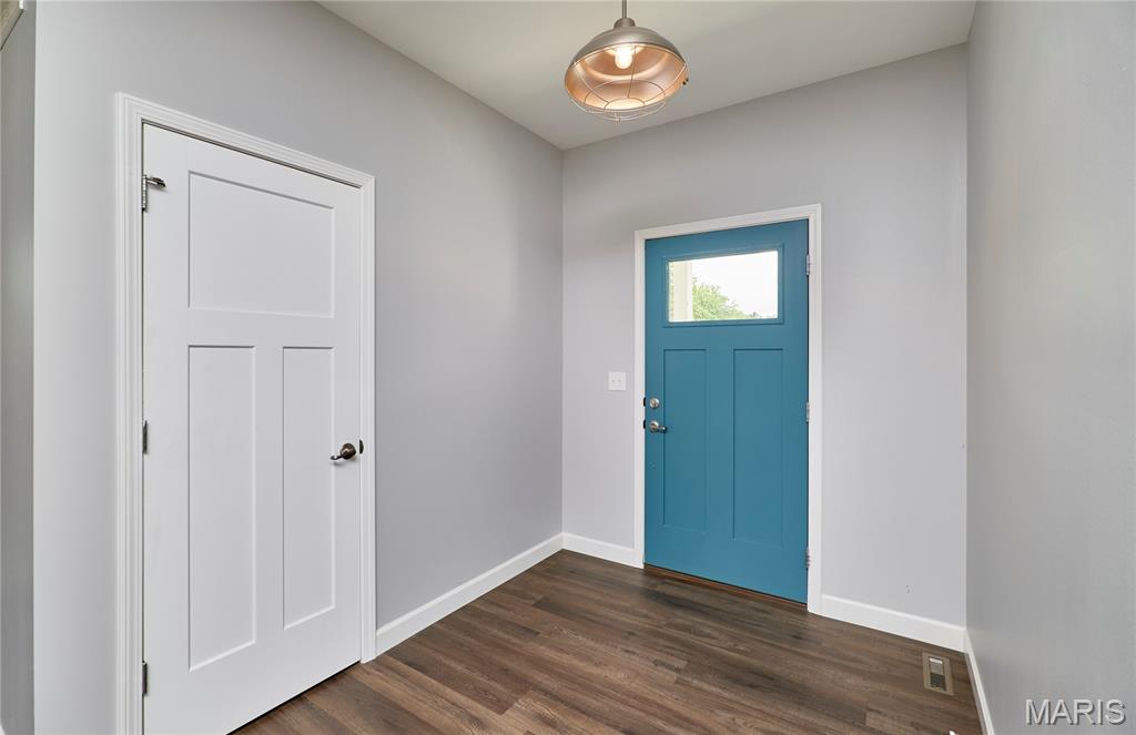 327 East 4th Street Waterloo, IL 62298 - Photo 5 of 29