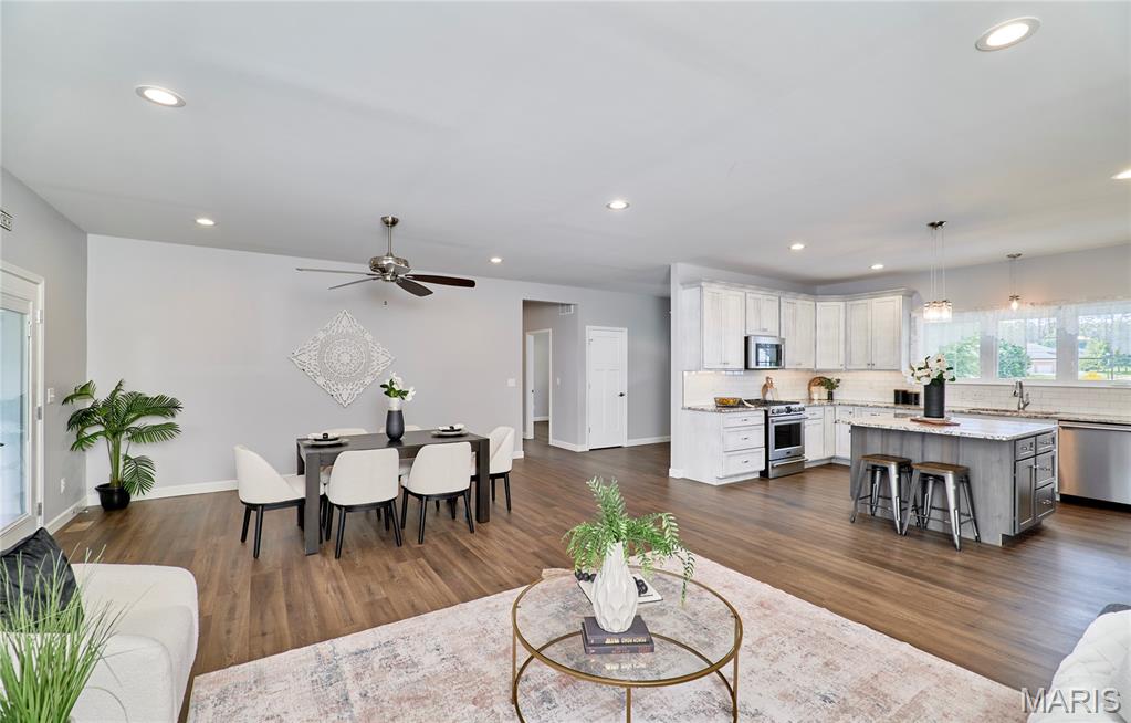 327 East 4th Street Waterloo, IL 62298 - Photo 9 of 29