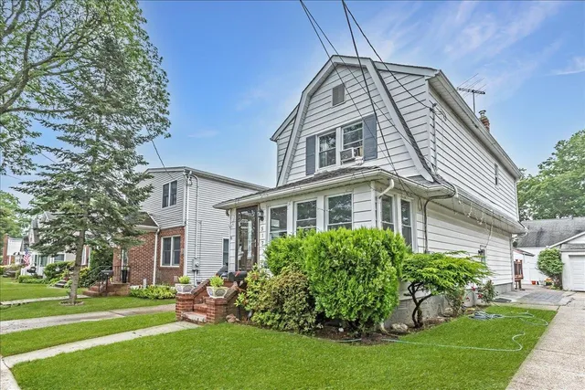 $749,000 | 517 North 2nd Street, New Hyde Park, NY 11040