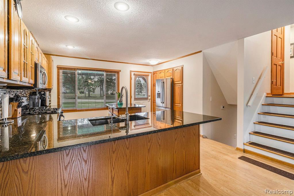 2438 Grove Park Road Fenton, MI 48430 - Photo 10 of 46