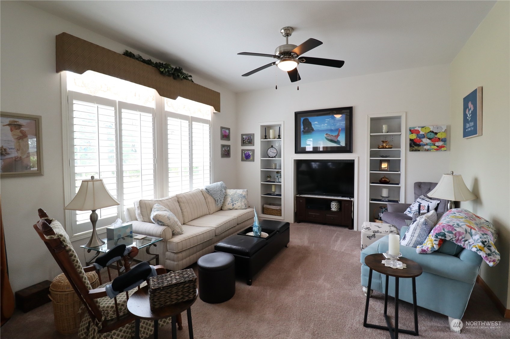 128 Aylesworth Road, Unit 4 Chehalis, WA 98532 - Photo 15 of 24 a living room with furniture a ceiling fan and a large window