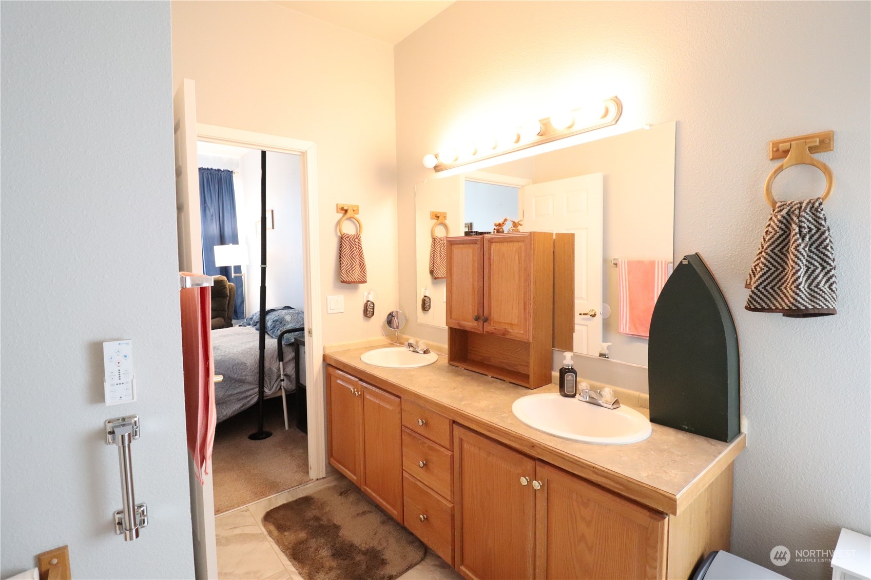 128 Aylesworth Road, Unit 4 Chehalis, WA 98532 - Photo 17 of 24 a bathroom with a double vanity sink and a mirror