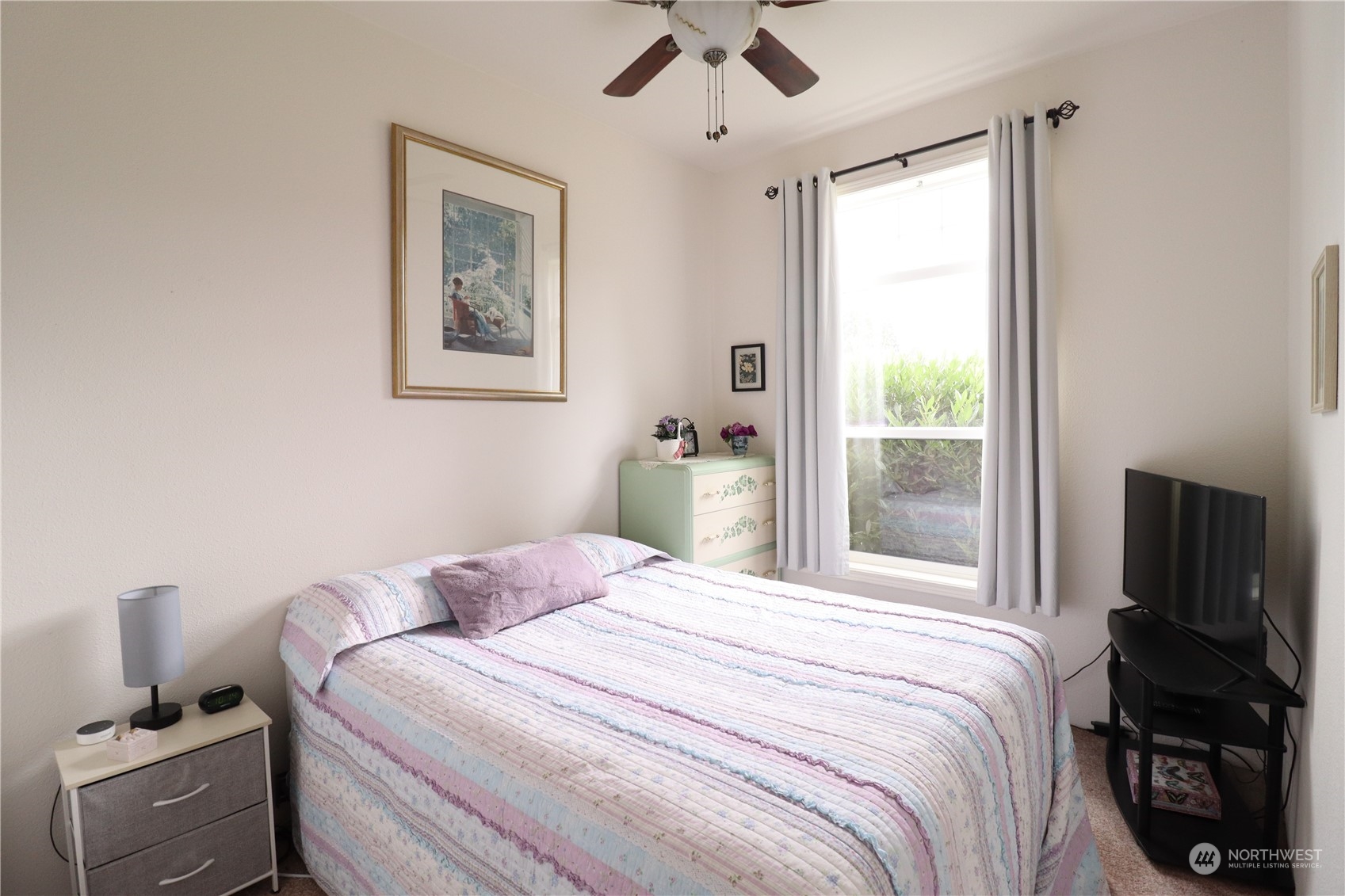128 Aylesworth Road, Unit 4 Chehalis, WA 98532 - Photo 19 of 24 a bedroom with a bed and a window