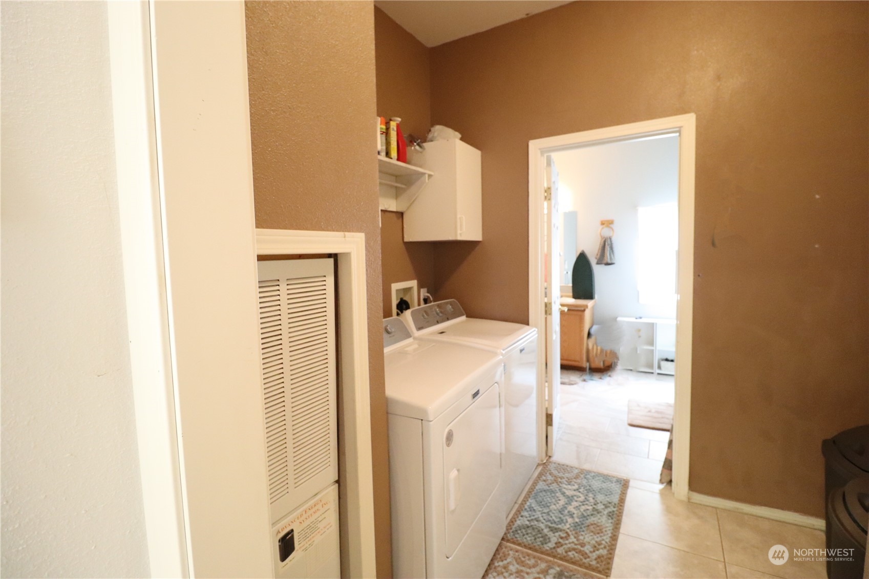 128 Aylesworth Road, Unit 4 Chehalis, WA 98532 - Photo 22 of 24 a bathroom with a sink and a mirror