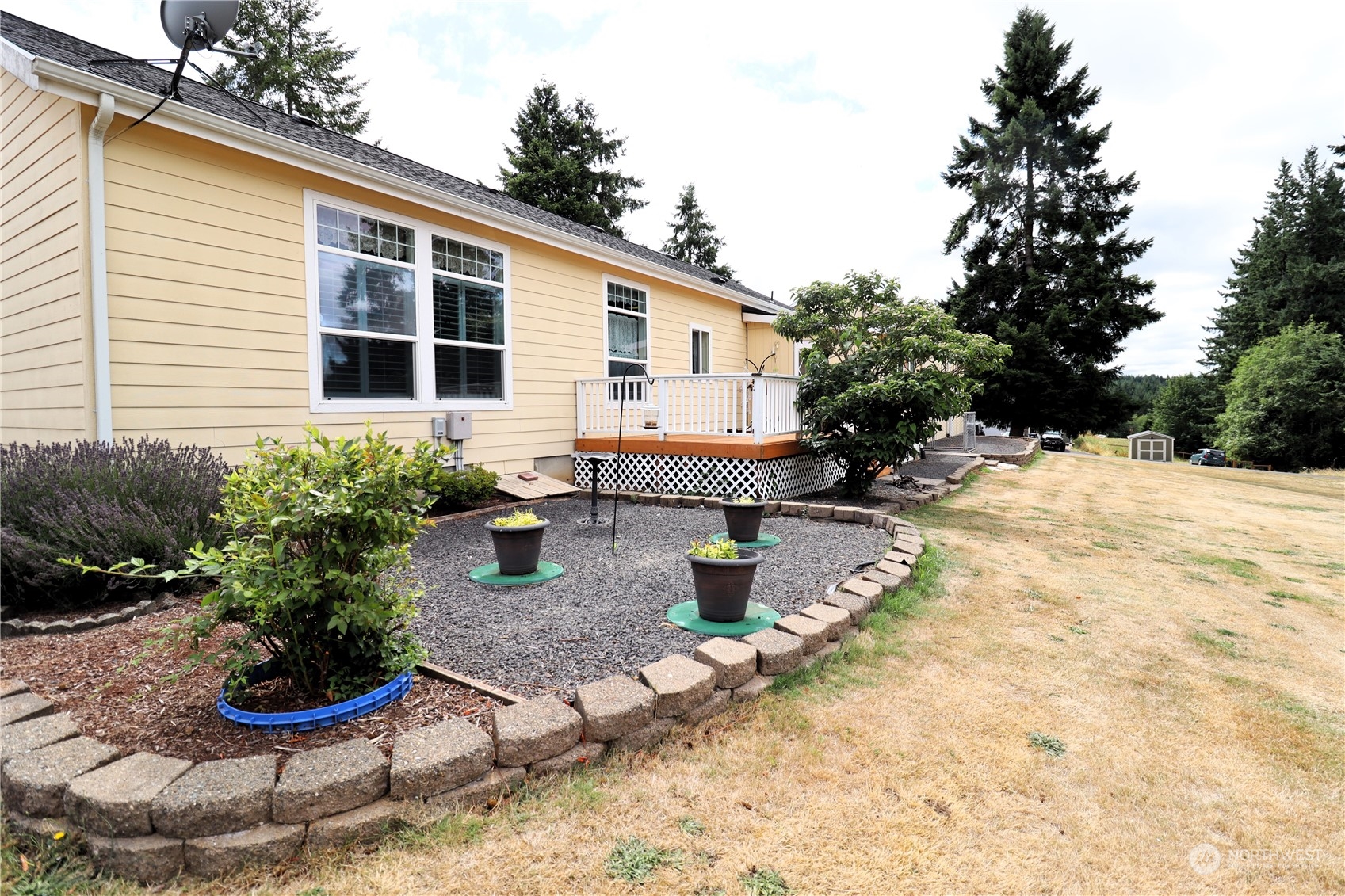 128 Aylesworth Road, Unit 4 Chehalis, WA 98532 - Photo 6 of 24 a front view of a house with a yard
