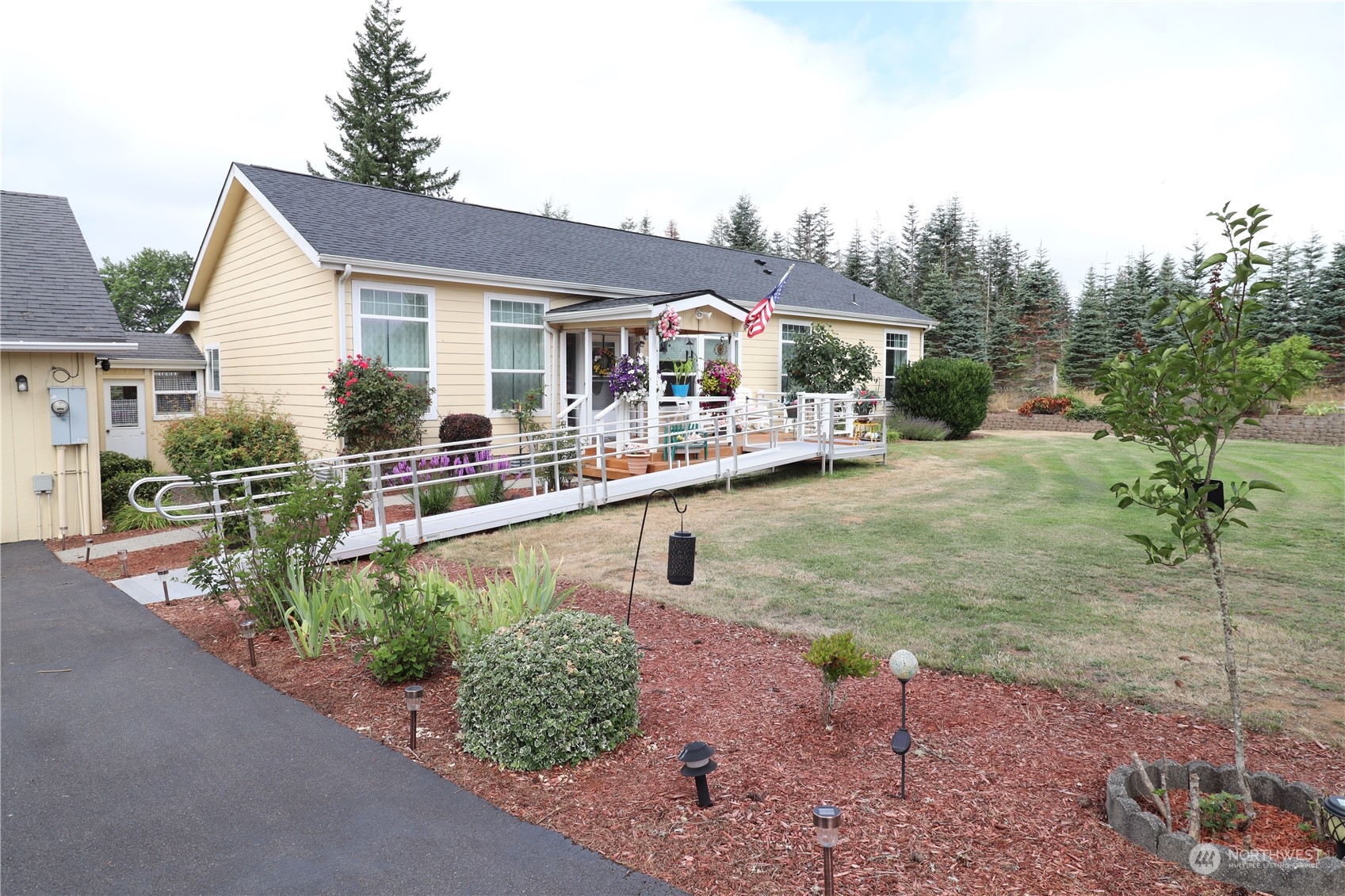 128 Aylesworth Road, Unit 4 Chehalis, WA 98532 - Photo 9 of 24 a front view of house with yard and trees in the background