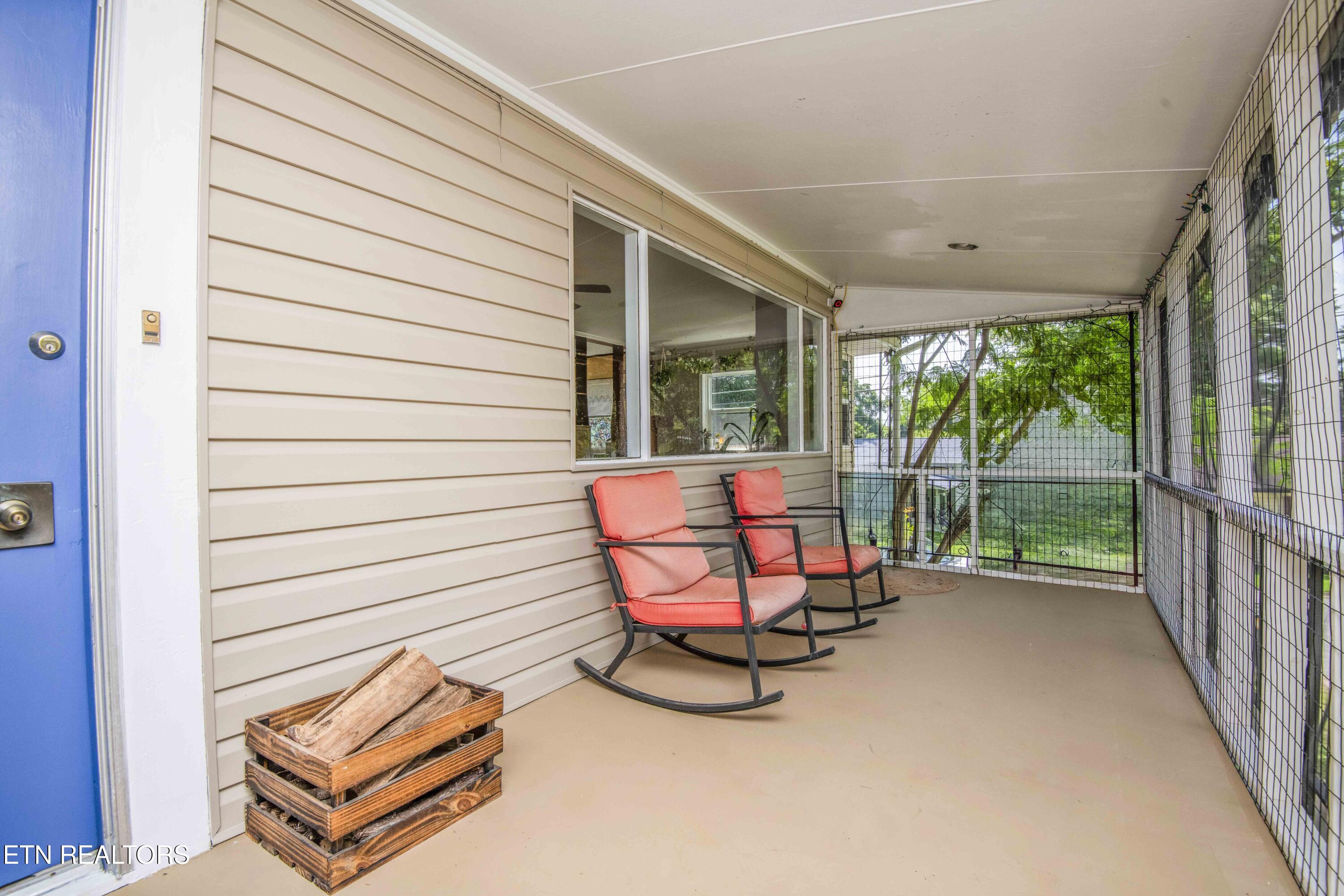306 West Faunce Road Oak Ridge, TN 37830 - Photo 7 of 39 porch 3_1