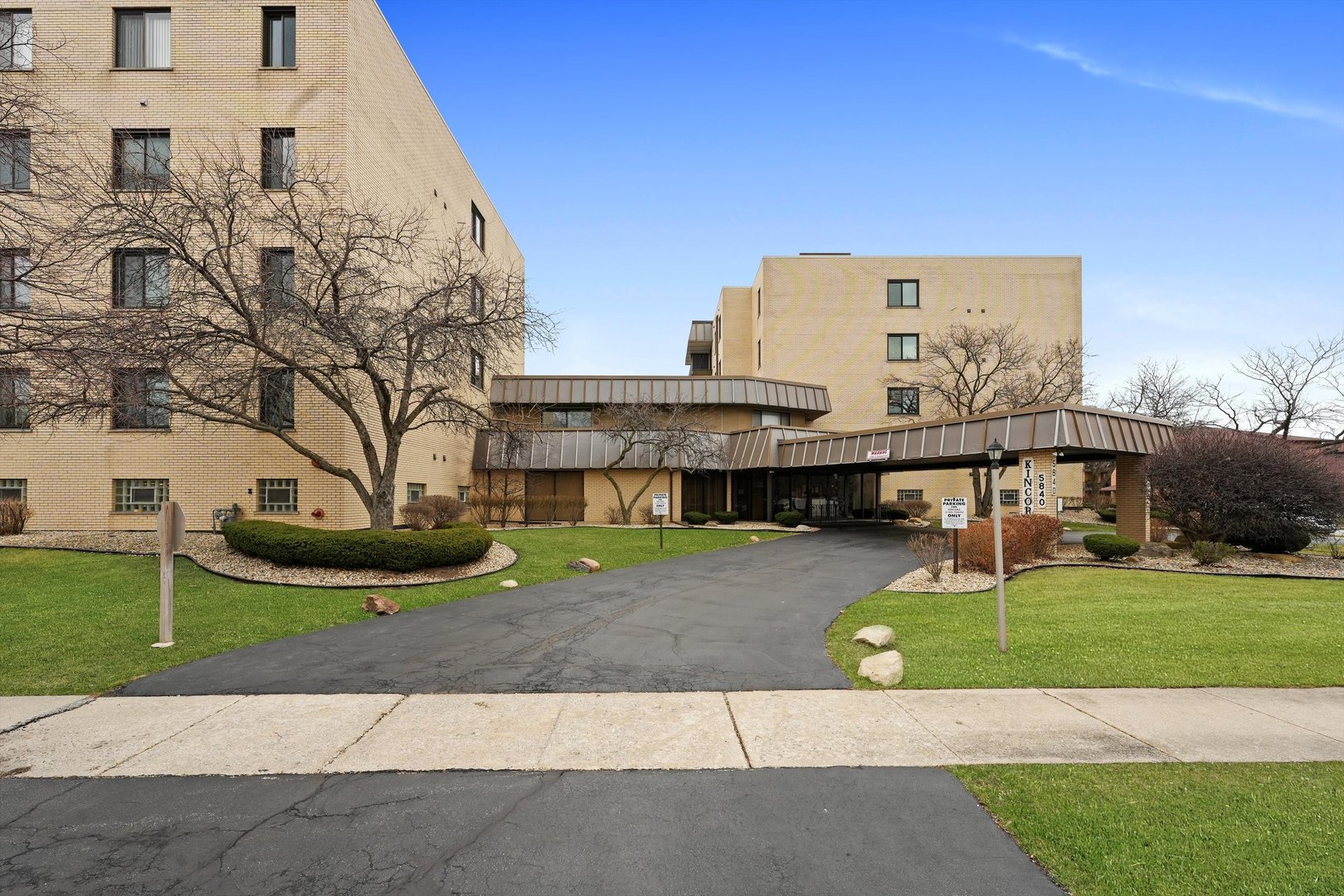 5840 West 104th Street, Unit 202 Oak Lawn, IL 60453 - Photo 1 of 17