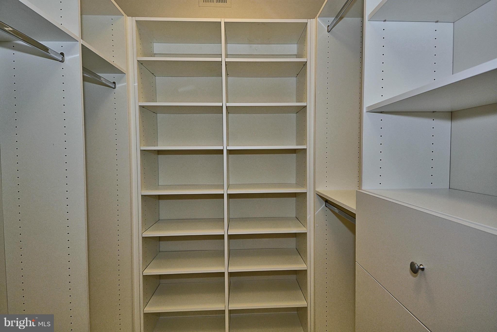 8519 Pelham Road Bethesda, MD 20817 - Photo 15 of 27 Interior (General)