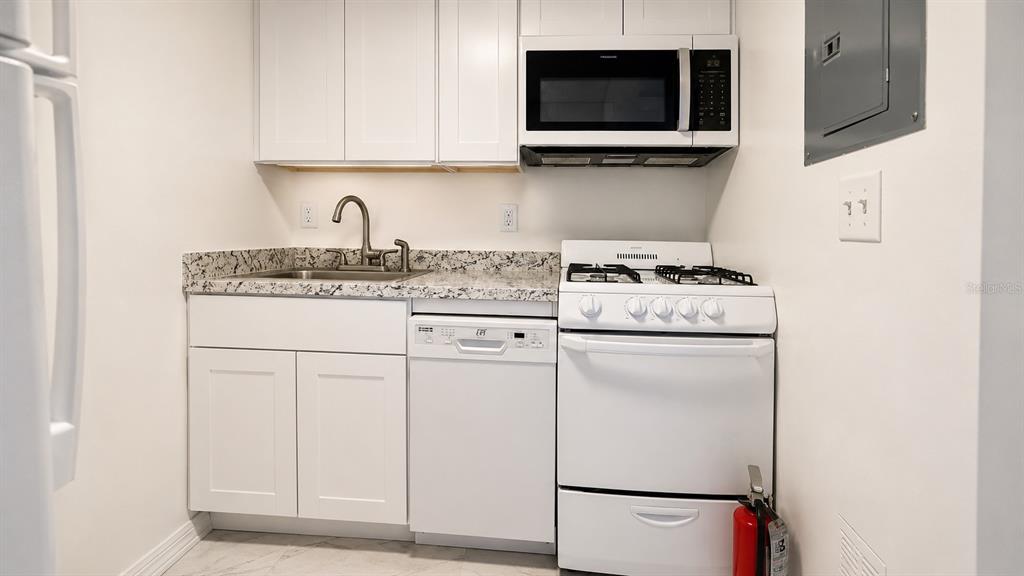 120 Blue Pointe Way, Unit 170 Altamonte Springs, FL 32701 - Photo 6 of 21