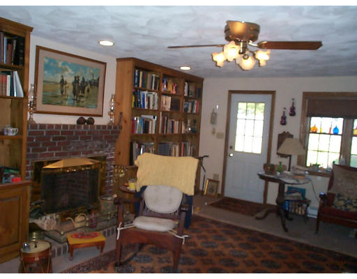 8 Iroquois Road Danvers, MA 01923 - Photo 6 of 20 Gallery Image 6