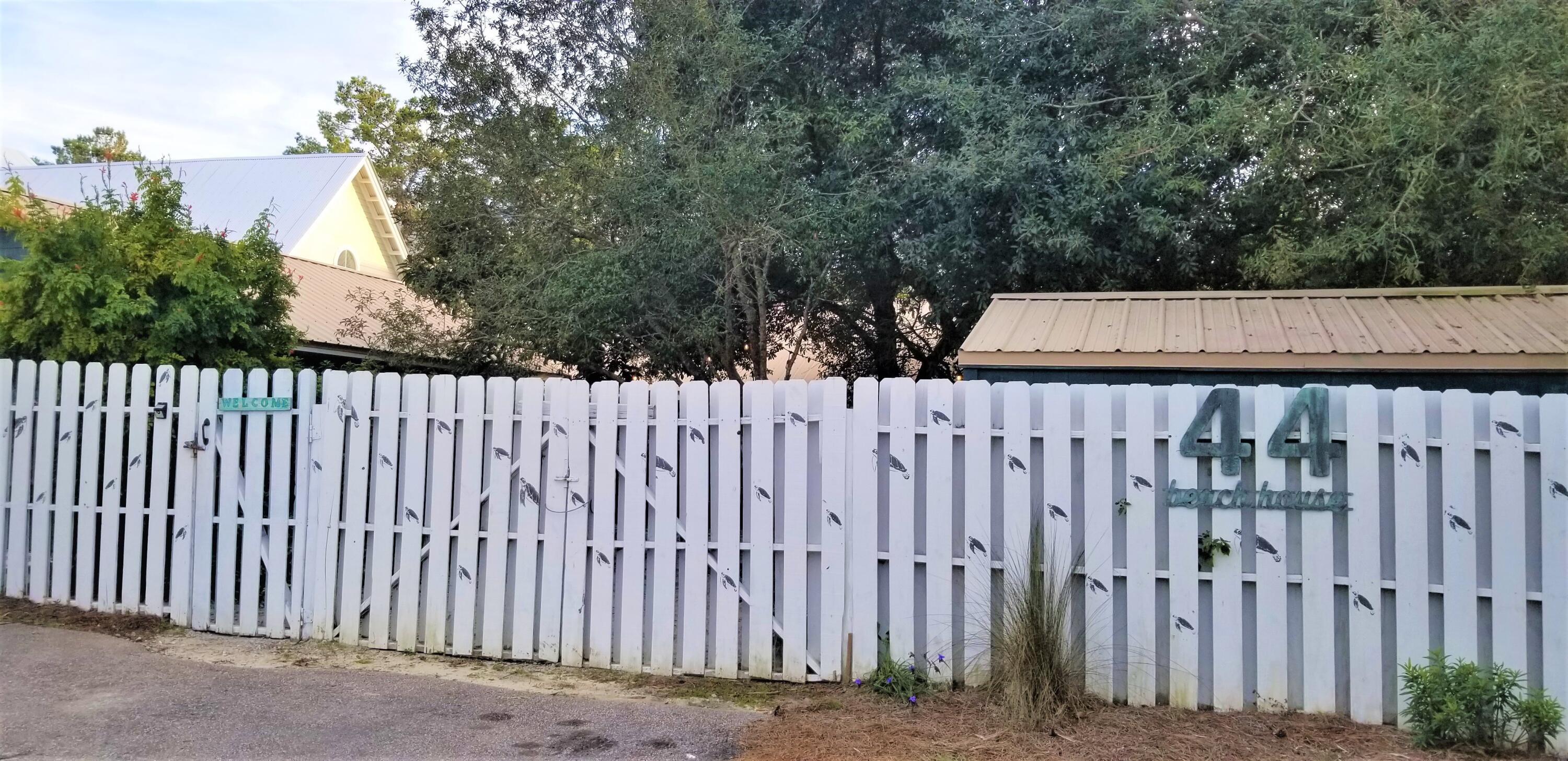 44 Vicki Street Santa Rosa Beach, FL 32459 - Photo 37 of 41 a side view of a fence