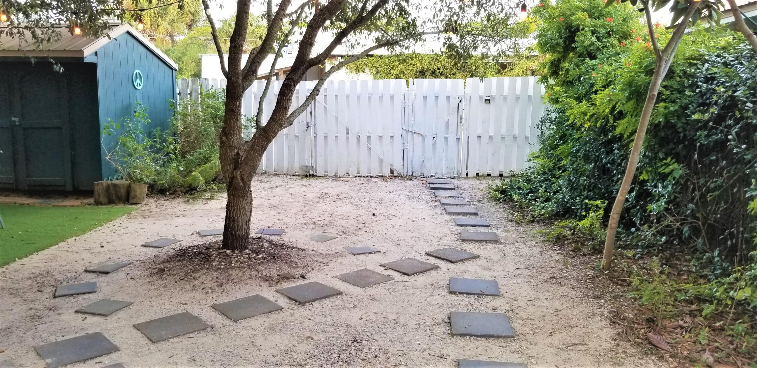 44 Vicki Street Santa Rosa Beach, FL 32459 - Photo 38 of 41 a backyard of a house with lots of green space